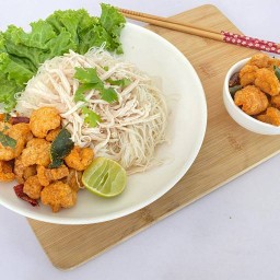 หมี่ไก่ฉีกน้ำพริกกากหมู by Good (ซอยมังกร)