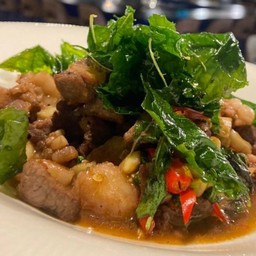 กะเพราเนื้อตุ๋น (กับข้าว)