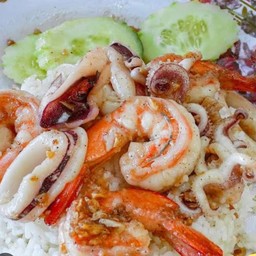 ข้าวทะเลกระเทียม