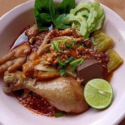 ก๋วยเตี๋ยวไก่ตุ๋นรวมต้มยำ