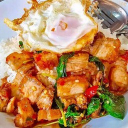 กะเพราหมูกรอบ