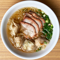 บะหมี่เกี๊ยวหมูแดง พิเศษ