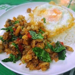 กะเพราหอยทอด+ไข่ดาวฟรี