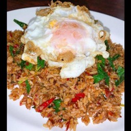 ข้าวผัดคลุกกะเพราเนื้อ