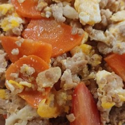 ข้าวหน้าหมูสับผัดไข่ใส่มะเขือเทศ,แครอท