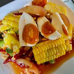 ตำข้าวโพดไข่เค็ม