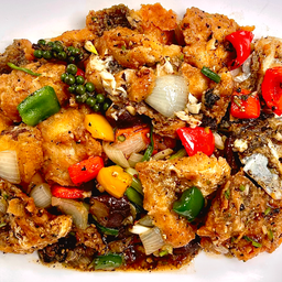 ปลากระพงผัดพริกไทยดำ