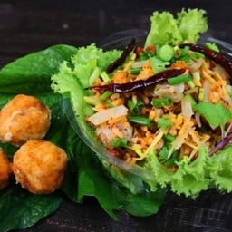 แก้ม-แก้ว ของทอดเขย่าผง/ผลไม้สด ข้างอำเภอเมืองระยอง