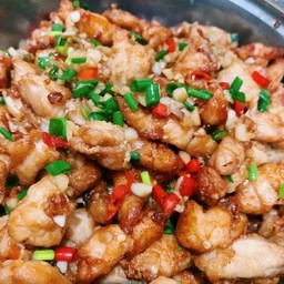 ไก่คั่วพริกเกลือราดข้าว