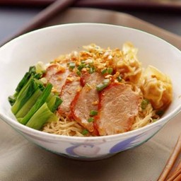 บะหมี่เกี๊ยวกุ้ง หมูแดง