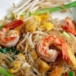 ผัดไทวุ้นเส้นกุ้งสด ตี๋ใหญ่