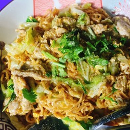 ผัดมาม่า ขี้เมาหมู