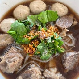ก๋วยเตี๋ยวหมูตุ๋นพิเศษ