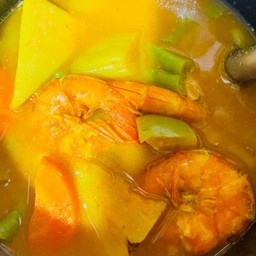 แกงส้มกุ้งผักรวม