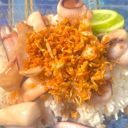 หมึกกระเทียมราดข้าว