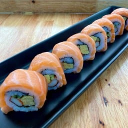 แซลมอนสดโรล 8 ชิ้น