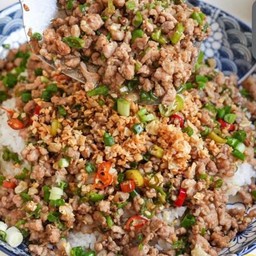 หมูสับคั่วพริกเกลือราดข้าว