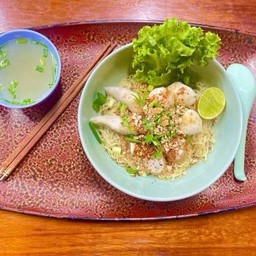 ก๋วยเตี๋ยวแห้งลูกชิ้นปลา