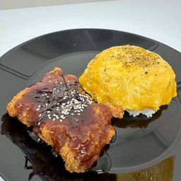 ข้าวไข่ข้น ไก่กรอบราดซอส