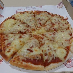 [อร่อยซ่ากับโค้ก] พิซซ่ามาการิต้า ขนาด 9นิ้ว + 2 โค้ก ออริจินัล (กระป๋อง) 