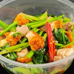 ผัดคะน้าหมูกรอบ 1 ขีด