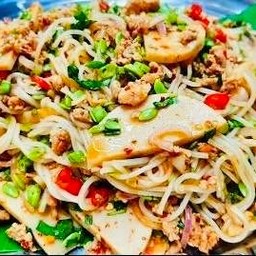 ยำขนมจีนหมูยอ + หมูสับ