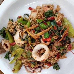 มาม่าผัดขี้เมารวมมิตร