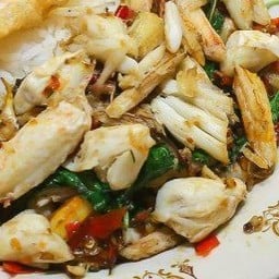 ข้าวไข่ข้นกระเพราปู