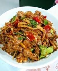 ผัดพริกแกงไก่ชิ้นใส่หน่อไม้ต้มสุกอย่างดี(กับข้าว)