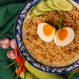ข้าวผัดน้ำพริกลงเรือ