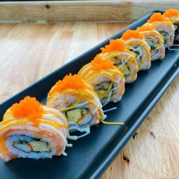 แซลมอนสไปซี่โรล 8 ชิ้น