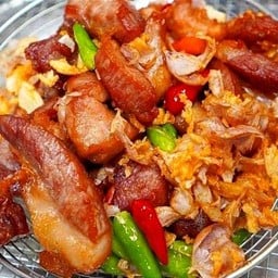 หมูทอดกระเทียมพริกสด ราดข้าว