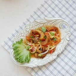 ยำปลาสลิดกรอบ