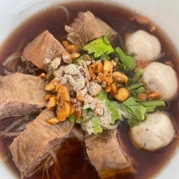 ก๋วยเตี๋ยวหมูตุ๋น