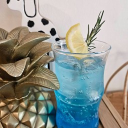 ิอิตาเลี่ยนโซดา-บลู,พีช,ลิ้นจี่,สตอเบอรี่,แอปเปิ้ล,กีวี่,สัปปะรด,มะนาว,บ๊วย,มิกซ์เบอร์รี่