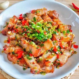 สามชั้นคั่วพริกเกลือราดข้าว