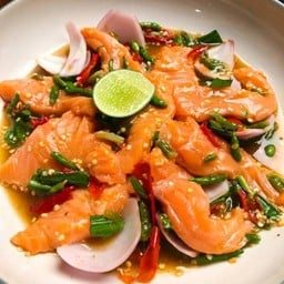 ยำแซลม่อนปลาร้า