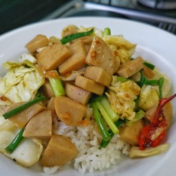 ข้าวหน้าหมูยอผัดกะหล่ำปลี,ต้นหอม