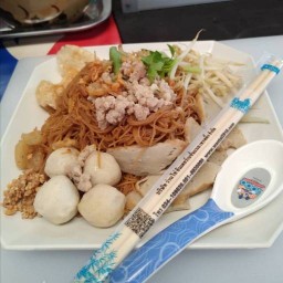 หมี่คลุก & น้ำพริกพี่ญาคนรุม by ต้อย