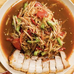 ตำลาวหมูกรอบ