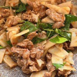 ผัดหน่อไม้ (หน่อไม้เปรี้ยว,สด)