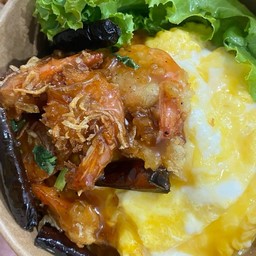 ข้าวหน้าไข่ข้นกุ้งราดซอสมะขาม
