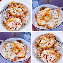 ข้าวไข่ดาวราดซอสแม็กกี้