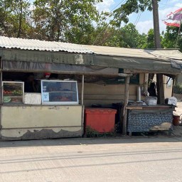 ร้าน ยายฝน ส้มตำหลังตลาดนัดสามโคก