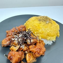 ข้าวไข่ข้น ไก่คลุกซอส