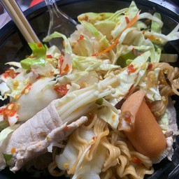 ยำมาม่า สามชั้น พันเห็ด เข็ม ทอง  79