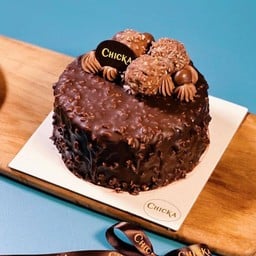 6 inches Crunchy chocolate cake