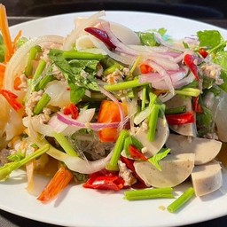 ยำรวมมิตร (หมูสับ+หมูยอ+ทะเล)