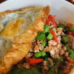 กระเพราไก่กรอบ(ครัวจูนนี่)