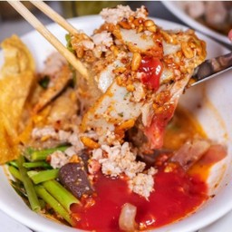 วุ้นเส้นเย็นตาโฟต้มยำ